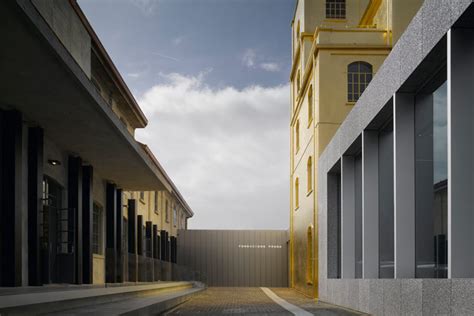 negozio prada si può entrare|Fondazione Prada, la nuova cittadella dell'arte a Milano.